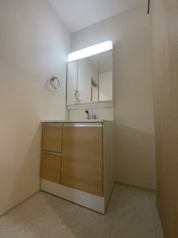 月々6万円台～　新築戸建　川越市かすみ野 第6の独立洗面台|洗面室②(バスルーム横）洗面化粧台 シャンプードレッサー 
洗面室にWIC