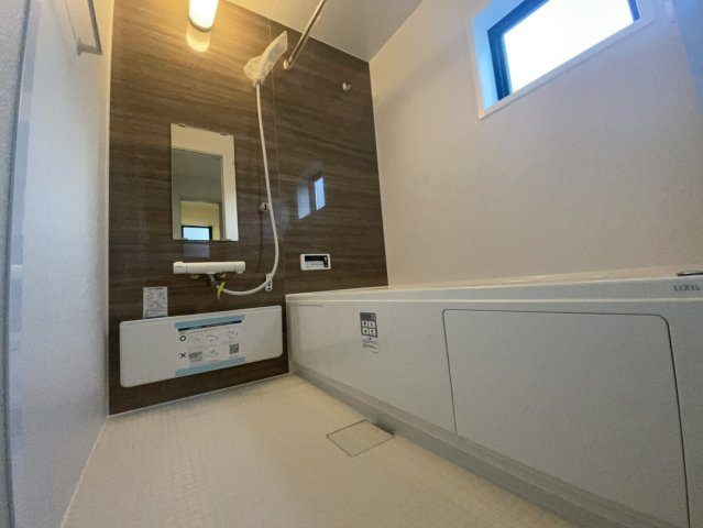 月々6万円台～　新築戸建　川越市かすみ野 第6の浴室|浴室暖房乾燥機付ユニットバス、窓付