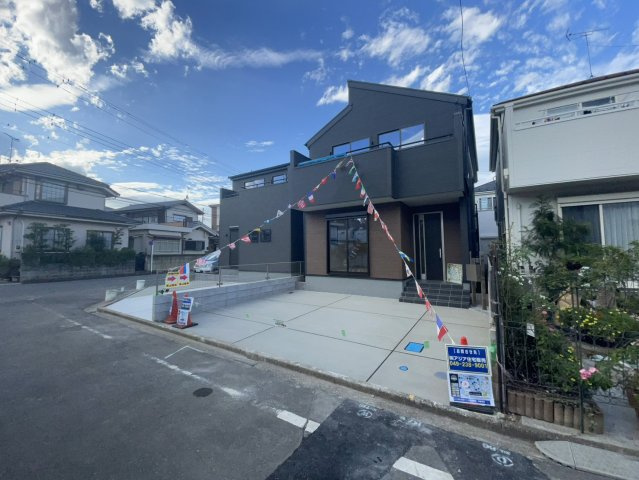 月々７万円台～　新築戸建　川越市かすみ野 第6の前面道路含む現地写真|南道路！６ｍ公道に接道幅も広く、お車の出し入れもラクラクです♪　
