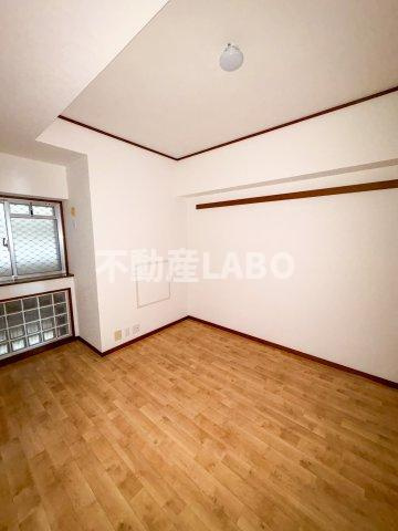 高見フローラルタウンイーストスクエア２７の洋室