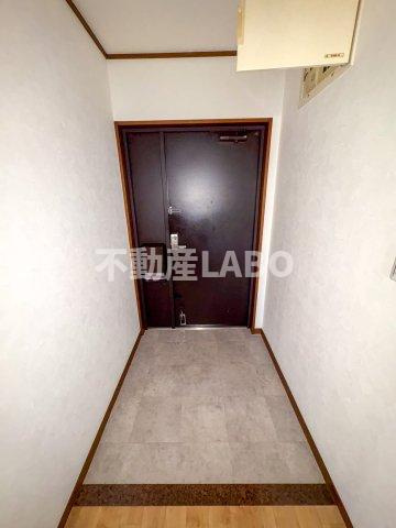 高見フローラルタウンイーストスクエア２７の玄関