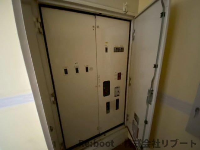 ホームズダイサンキューブの設備|室内に物件共用分電盤があり、緊急時に入室させていただく場合がございます