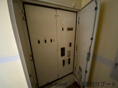 【設備】 | ホームズダイサンキューブ | 室内に物件共用分電盤があり、緊急時に入室させていただく場合がございます