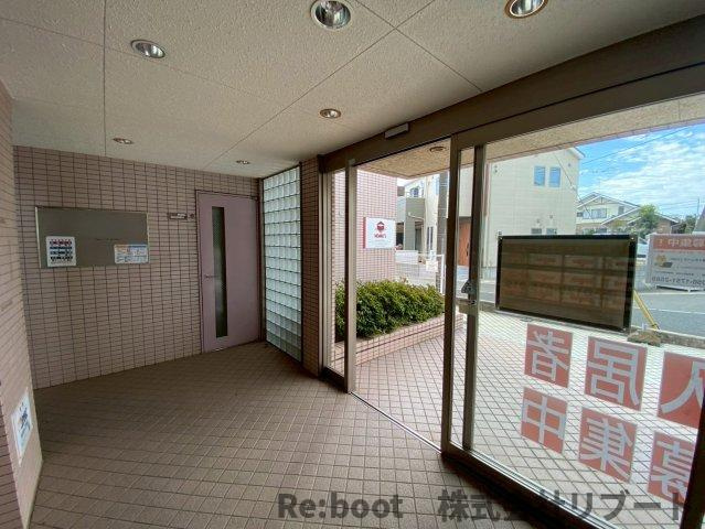 ホームズダイサンキューブのエントランス
