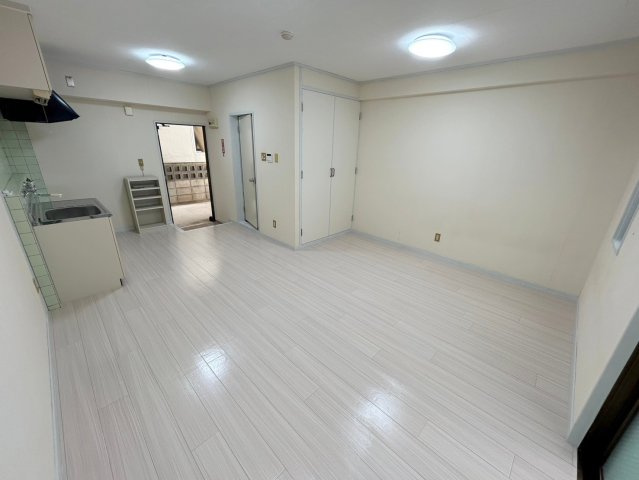 【洋室】 | マートンドーム | ※同タイプ、別部屋の写真です。現状優先になります。