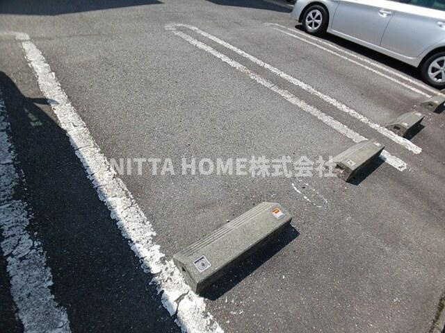 フラットワンＢの駐車場|敷地内駐車場に空きが有ります◇