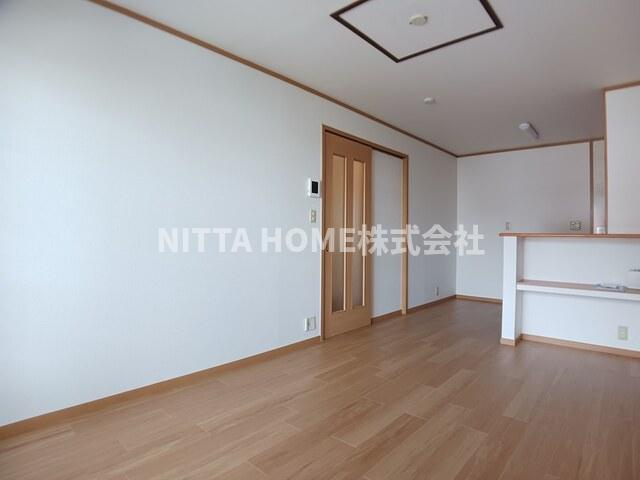 フラットワンＢの居間・リビング|１０．７帖のリビングルーム◎