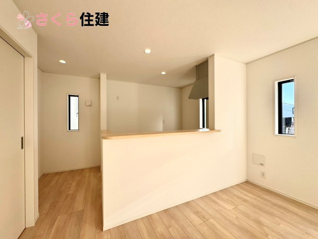 クレイドルガーデン　宇都宮市川田町第6　２号棟のキッチン|対面式システムキッチン。リビングを見渡せるキッチンで家族の様子をうかがいながら料理がはかどりそう！