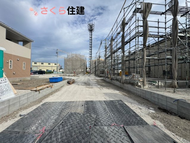 クレイドルガーデン　宇都宮市川田町第6　２号棟の前面道路含む現地写真|前面道路幅員6ｍ　住民のみ使用の為慌てずに出入りしやすいです。
