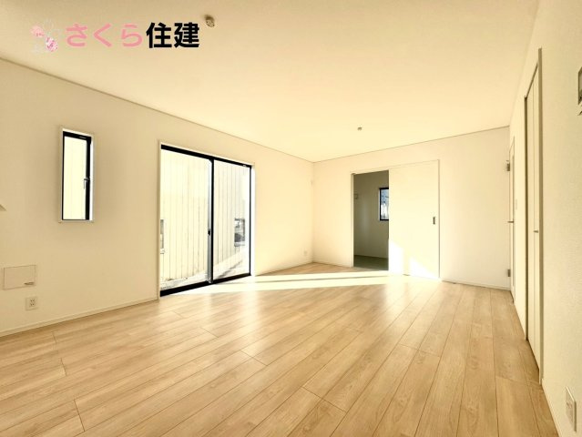 クレイドルガーデン　宇都宮市川田町第6　２号棟の居間・リビング|広々16.5帖LDLは南向きで日当たり良好。ゆったりとした時間の流れる開放的なくつろぎの空間	