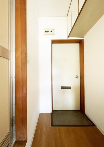 コーポAKUIの玄関