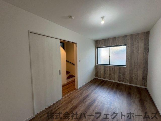 須山町戸建の洋室|コンパクトで使いやすい洋室です