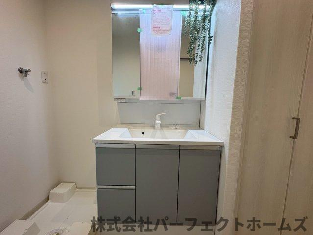 須山町戸建の独立洗面台|独立洗面化粧台が付いています