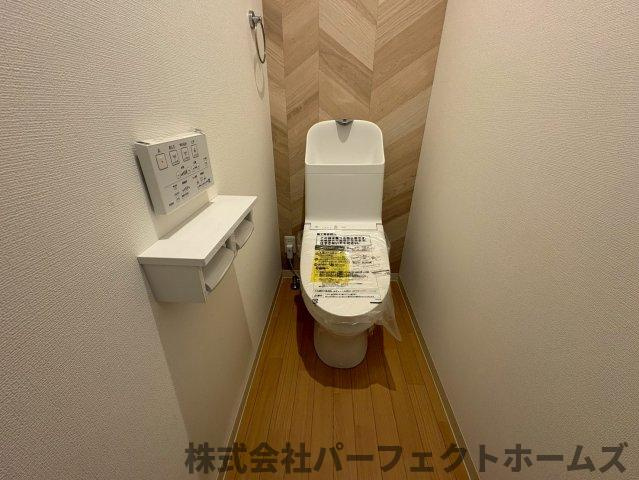 須山町戸建のトイレ|ゆったりとした空間のトイレです
