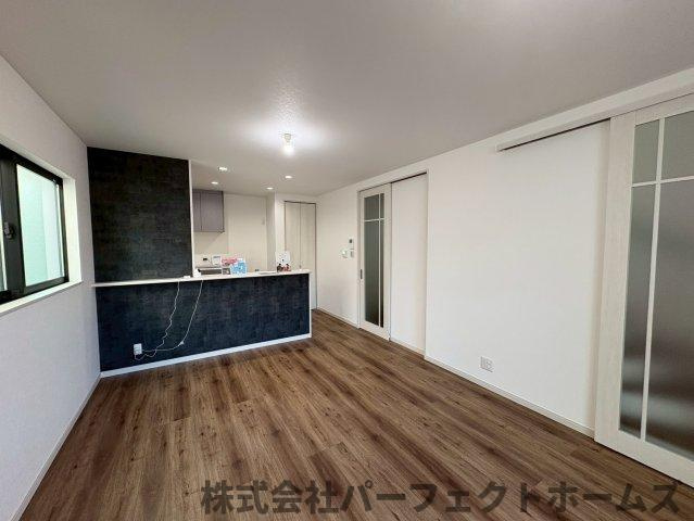 須山町戸建の居間・リビング|おしゃれなリビングです