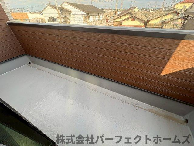 須山町戸建のバルコニー|お洗濯にも便利なバルコニー付き