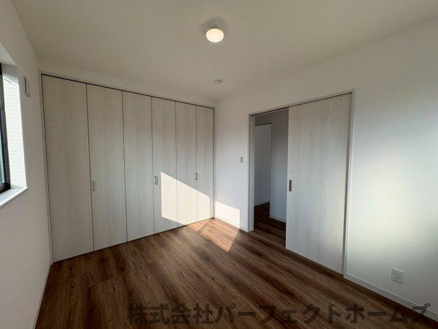 須山町戸建の洋室|コンパクトで使いやすい洋室です