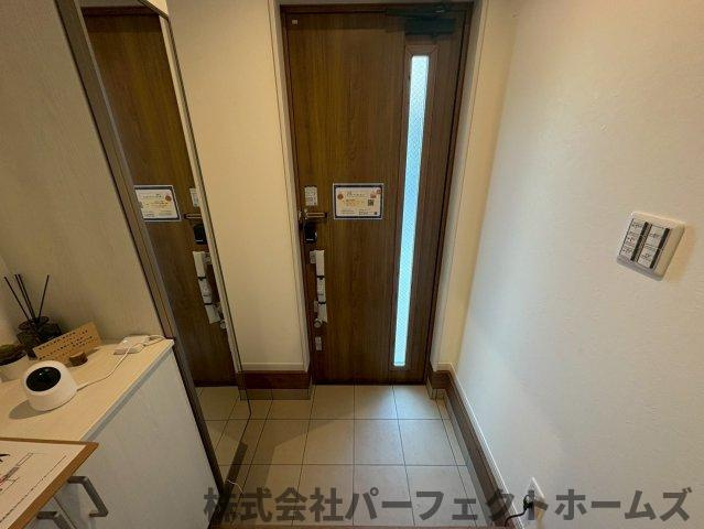須山町戸建の玄関|明るい玄関です