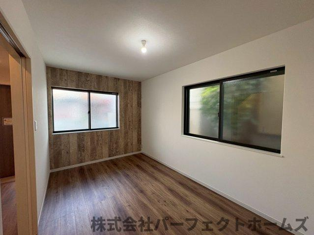 須山町戸建の洋室|広々とした洋室です