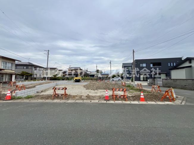 【外観】 | 磐田市国府台 2期 新築一戸建て 3号棟 | 現在建築中の外観画像です。ご内覧は同じメーカーの完成物件へご案内いたしますので、いつでもご相談ください！