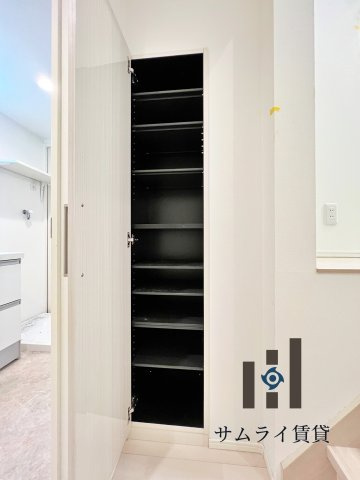 ハーモニーテラス烏森町Iの玄関