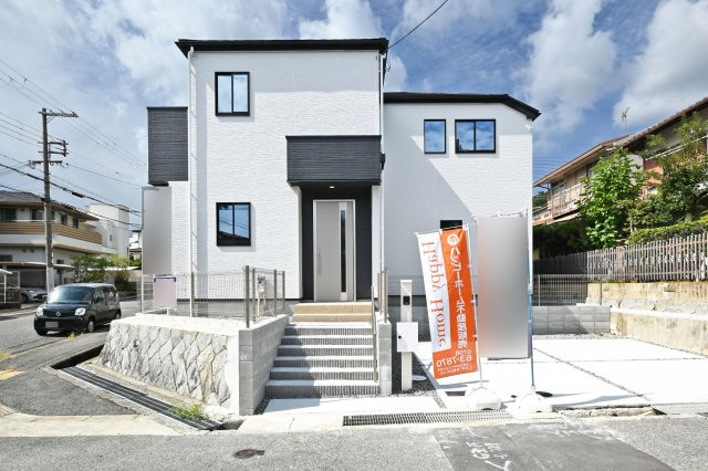 テラシエ中山桜台2丁目新築一戸建て│5LDK+並列駐車2台可