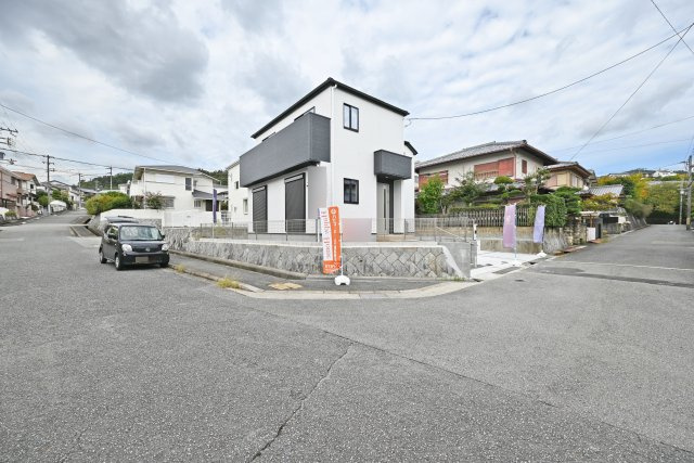 テラシエ中山桜台2丁目新築一戸建て│5LDK+並列駐車2台可 テラシエ中山