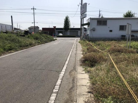 伊勢崎市連取町　売地【A区画】の前面道路含む現地写真