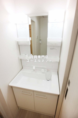 【独立洗面台】 | アート垂水町 | 清潔感ある独立洗面台で毎日気持ちよく♪