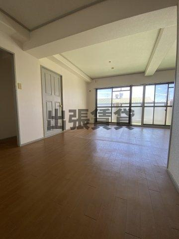 仲介手数料0円！！グランドミール中小田井の居間・リビング