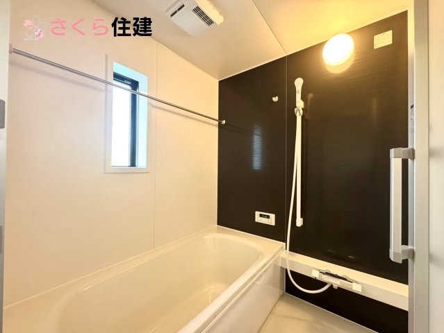 クレイドルガーデン　宇都宮市川田町第6　3号棟の浴室|梅雨の時期は大活躍の浴室乾燥機！家族の数だけ増える洗濯物もしっかり乾かせます
