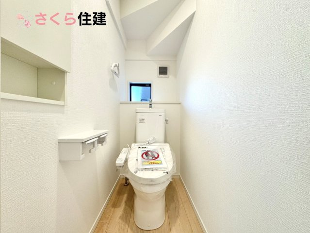 クレイドルガーデン　宇都宮市川田町第6　3号棟のトイレ|トイレは各階完備。夜、トイレに起きても、2階の寝室から1階のトイレに降りる必要はありません。