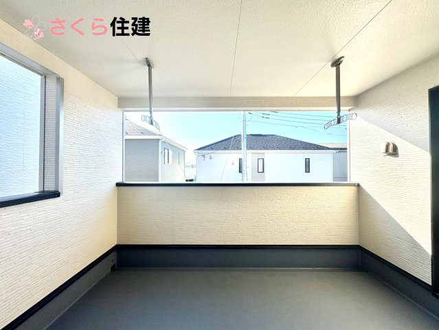 クレイドルガーデン　宇都宮市川田町第6　3号棟のバルコニー|急な雨でも安心なインナーバルコニー♪家族全員分の布団もゆったり並べられるます♪