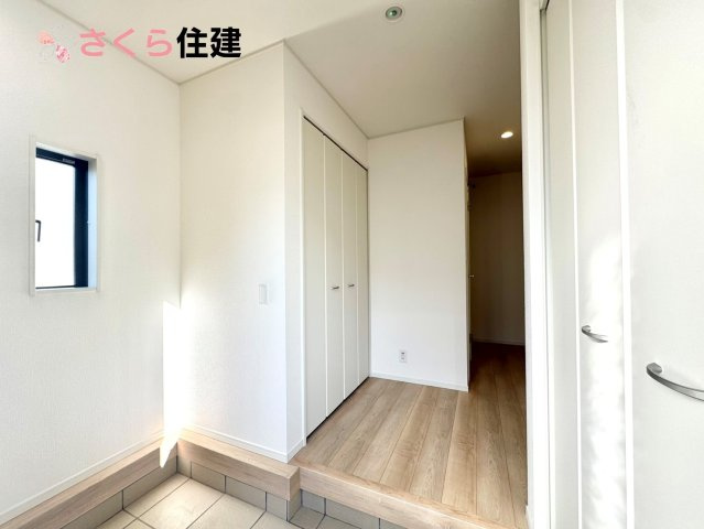 クレイドルガーデン　宇都宮市川田町第6　3号棟の玄関|人を迎え入れる最初の場所は清潔感がある空間にして、帰った時も『我が家』を最初に感じて貰える素敵な空間