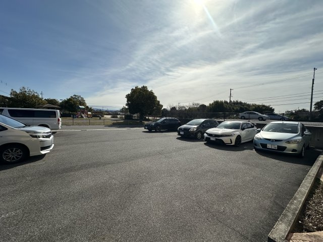 charmant A棟の駐車場
