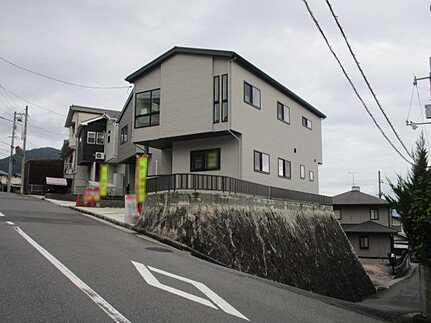 安佐南区山本５丁目 の前面道路含む現地写真