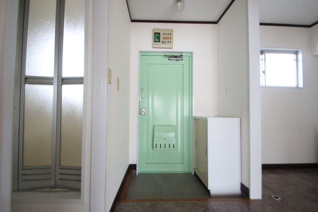 メゾン望月の玄関|別室参考写真です。