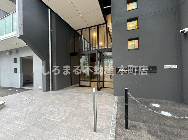 アーバネックス西本町のエントランス