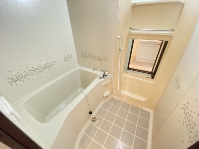 【浴室】 | UTOPIA KASHIWARA（ユートピア柏原） | 同タイプの別部屋写真。