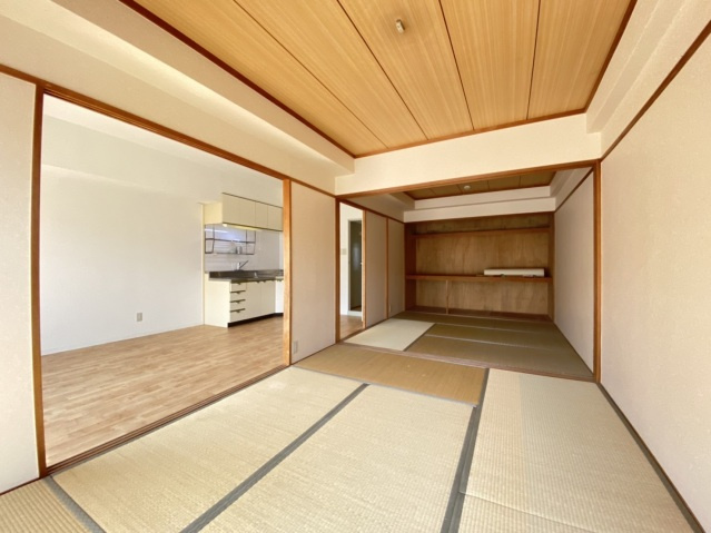 【収納】 | UTOPIA KASHIWARA（ユートピア柏原） | 同タイプの別部屋写真。