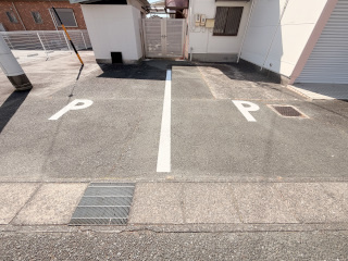 葵東貸店舗の駐車場