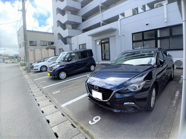 ジュウェル盛南大橋の駐車場