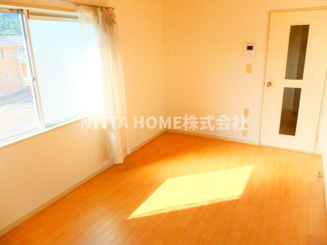 サンハウス A棟の内装|６帖のようしつが２部屋ついています◎