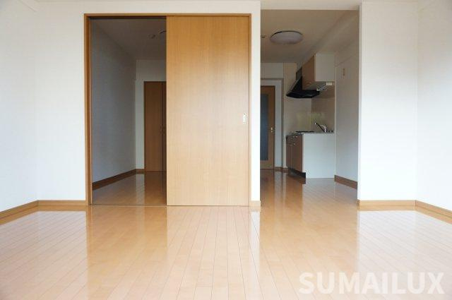 N and E 光の森の居間・リビング