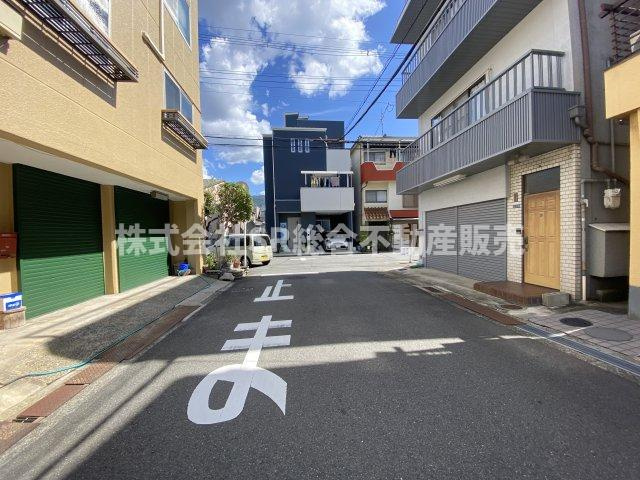 松原2丁目中古戸建の前面道路含む現地写真|リフォームローンも合わせて住宅ローンに組み込む事ができます！
まずは、ご相談下さいませ！