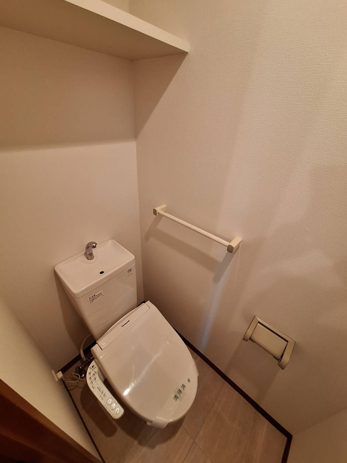 Ｋ．Ｔ．ビルのロビー|オートロック・ＴＶモニタホン付のエントランス