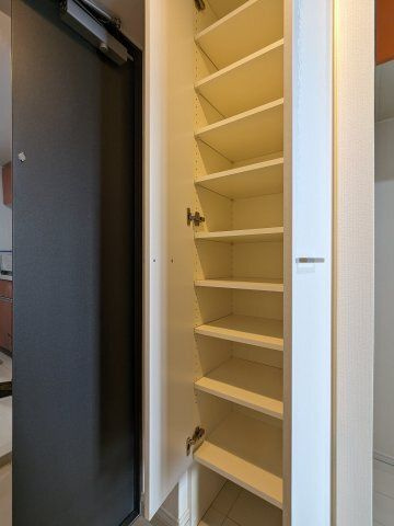 プレミアムキューブ三宿の玄関