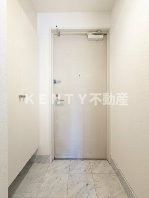 【玄関】 | エムジー目黒駅前 | 収納もある玄関です