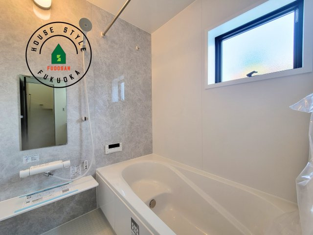 福岡市西区野方6丁目第19-1棟（1号棟）の浴室|1日の疲れを癒してくれる広々バスルーム。雨の日のお洗濯にも大活躍な浴室乾燥機付です！