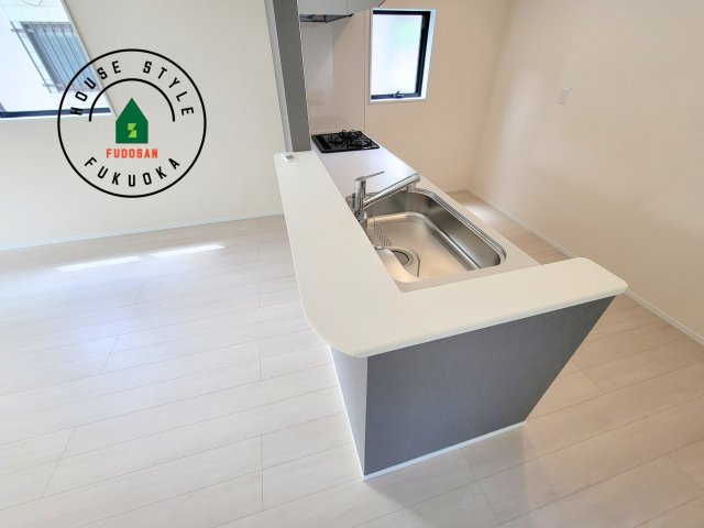 福岡市西区野方6丁目第19-1棟（1号棟）のダイニング|キッチンから立ち込める香りが今日の料理を期待させます。